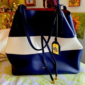 Lauren Ralph Lauren leather Bucket shoulder bag.